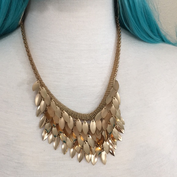 Jewelry - Fashion necklace, mid length.